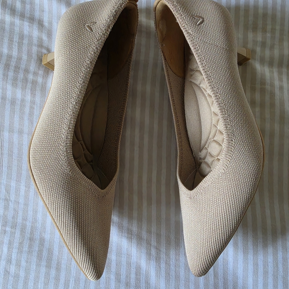Women’s Beige Knit Pointed-Toe Flats